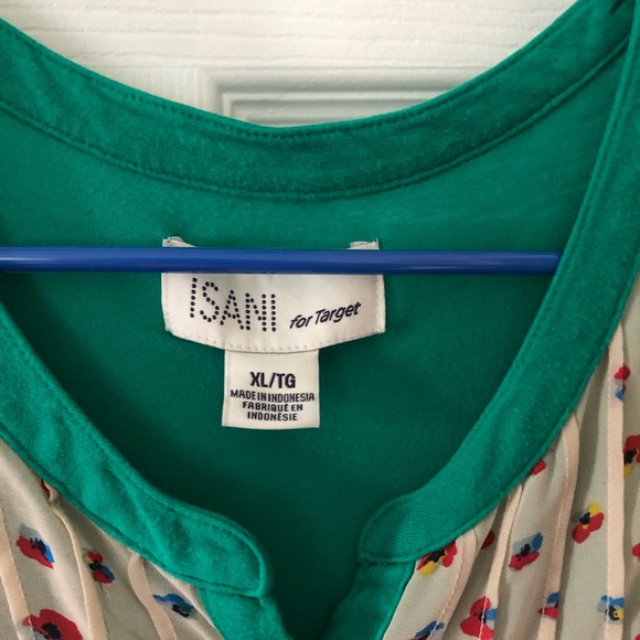 Cute sleeveless top w/floral overlay - Picture 3 of 4